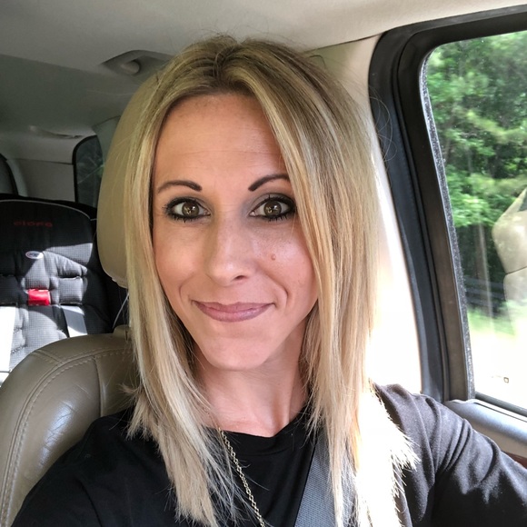 Meet your Posher, Kara - Picture 1 of 1